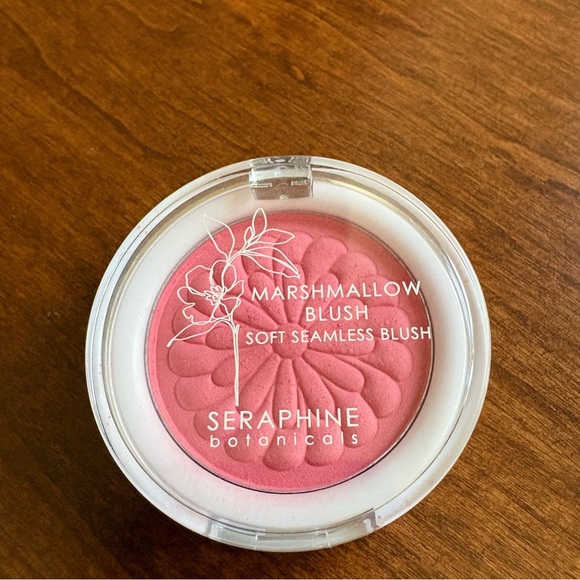 EM Cosmetics Heaven’s Glow Elysium and Rocco and Seraphine Cosmetics Marshmallow - Picture 8 of 9